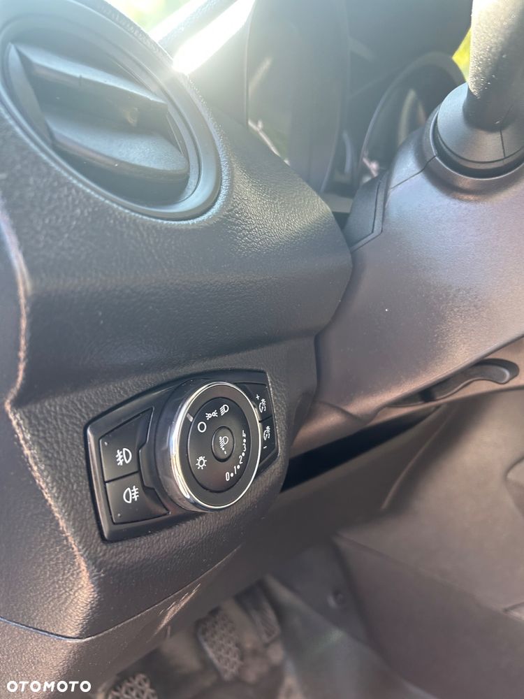 Ford Transit courier - 13