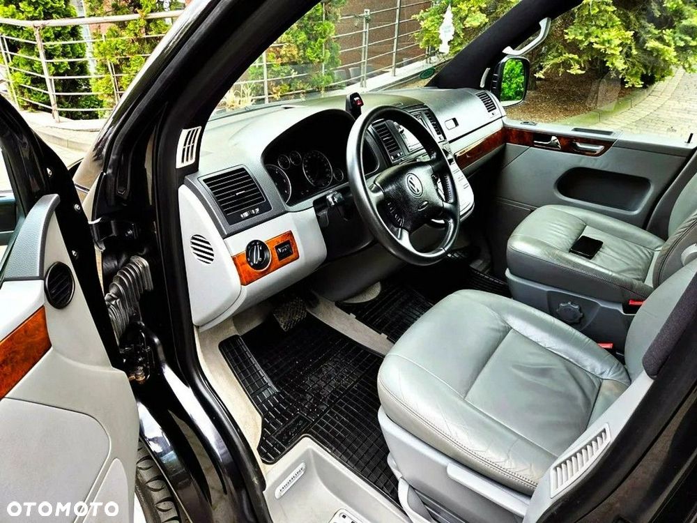 Volkswagen Multivan - 7