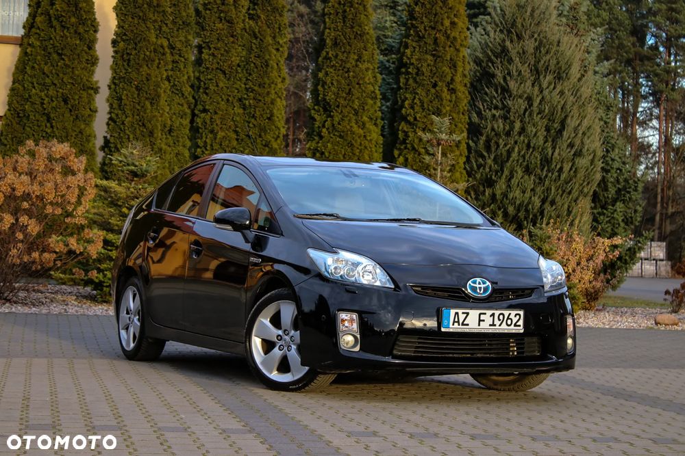 Toyota Prius (Hybrid) Executive - 11