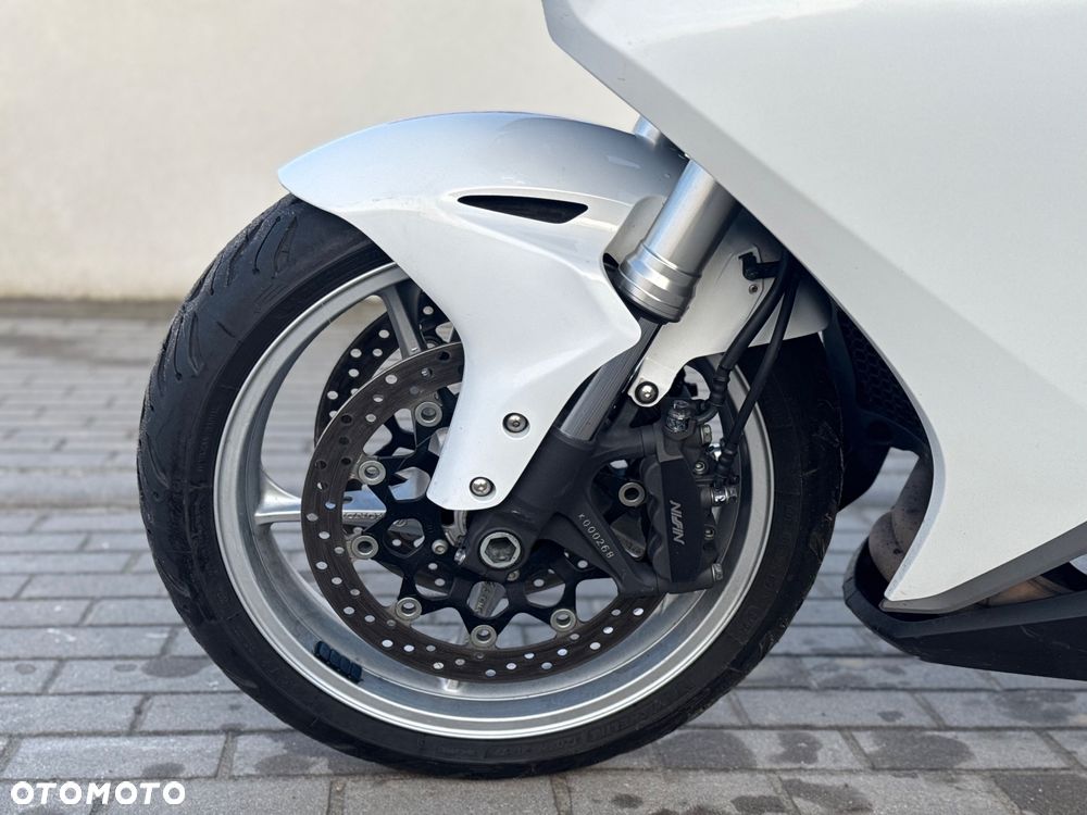 Honda VFR - 2