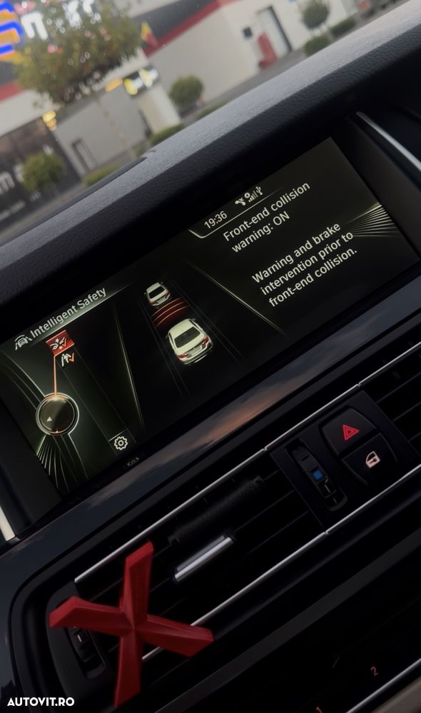 BMW Seria 5 530d xDrive AT - 33
