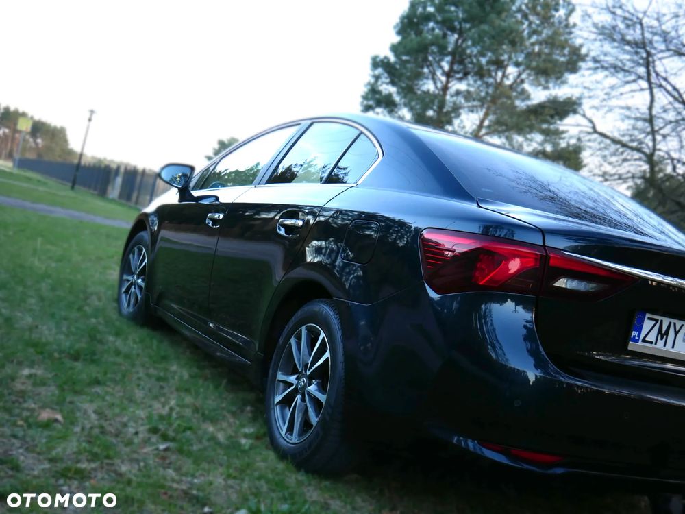 Toyota Avensis 1.8 Premium - 10