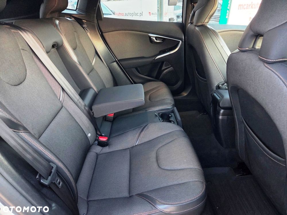 Volvo V40 Cross Country D2 Momentum - 28