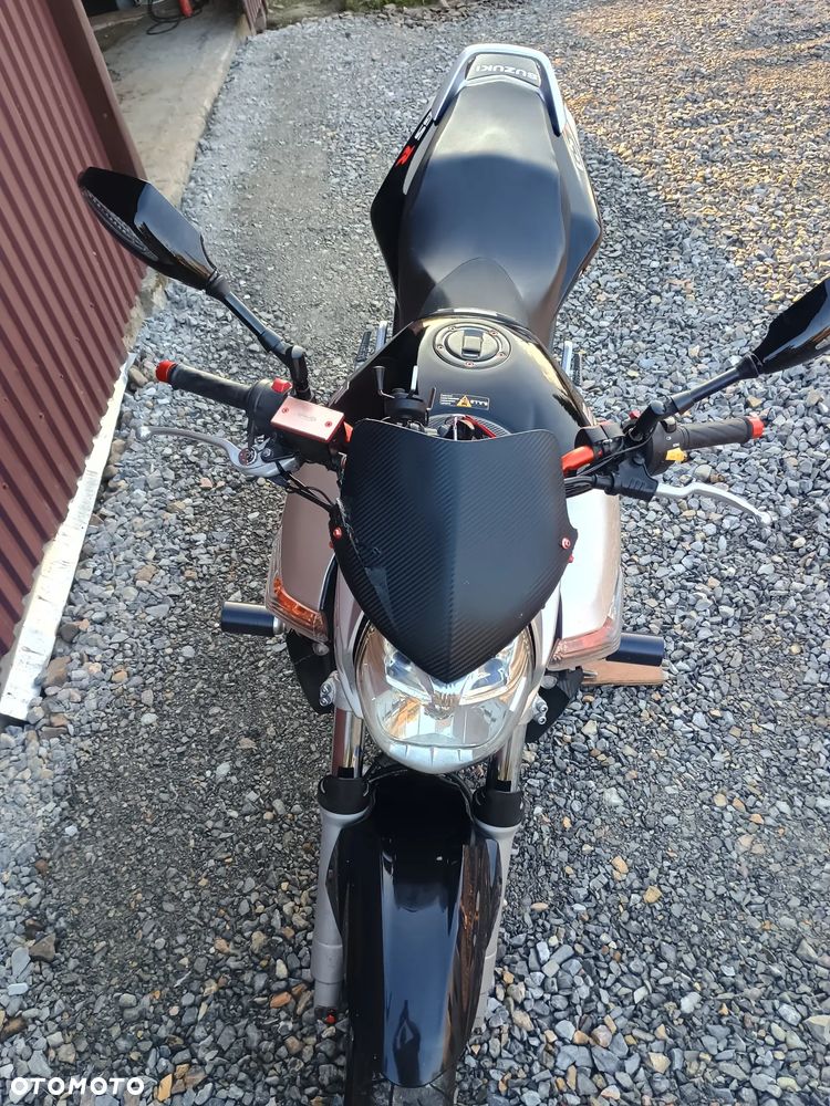 Suzuki GSR - 6