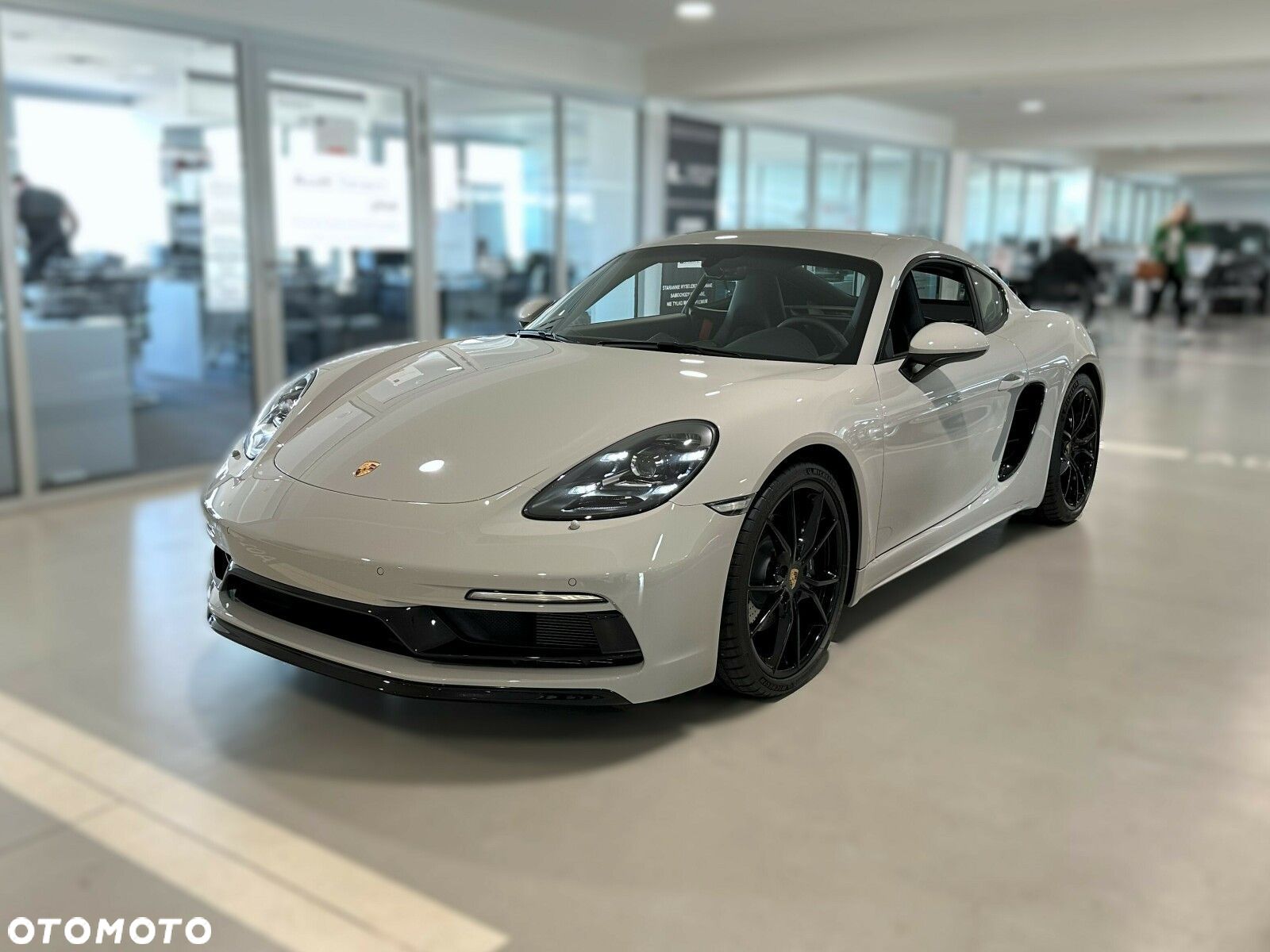 Porsche 718 Cayman - 1