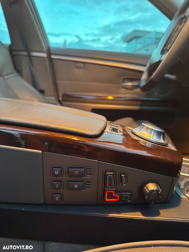 BMW Seria 7 745i A - 20