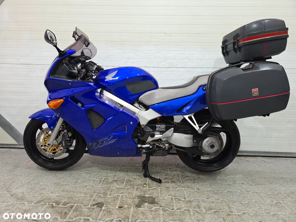Honda VFR - 2
