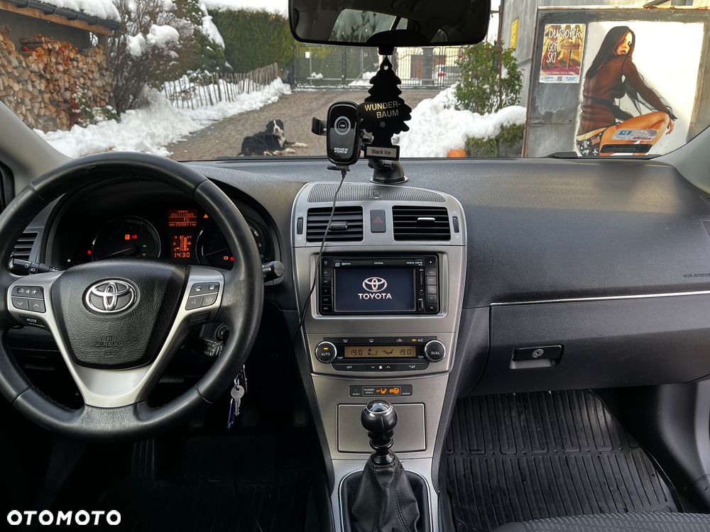 Toyota Avensis 1.8 Comfort - 25