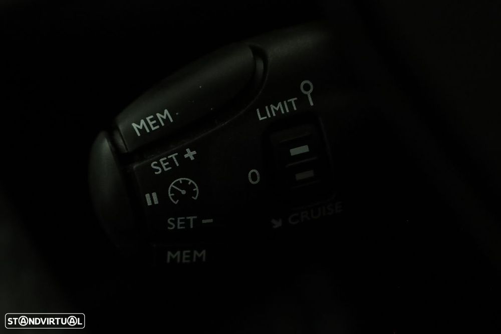 Peugeot 2008 1.2 PureTech Allure EAT8 - 18