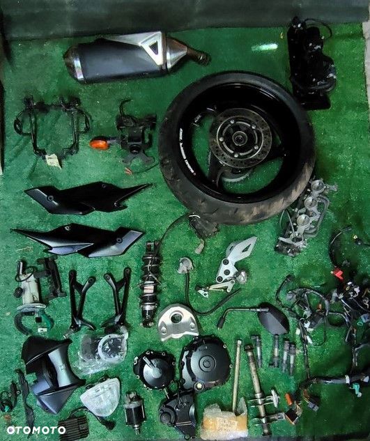 SUZUKI GSR 750 Stelaż felga dekiel set półka mocowanie tablicy tłumik - 1
