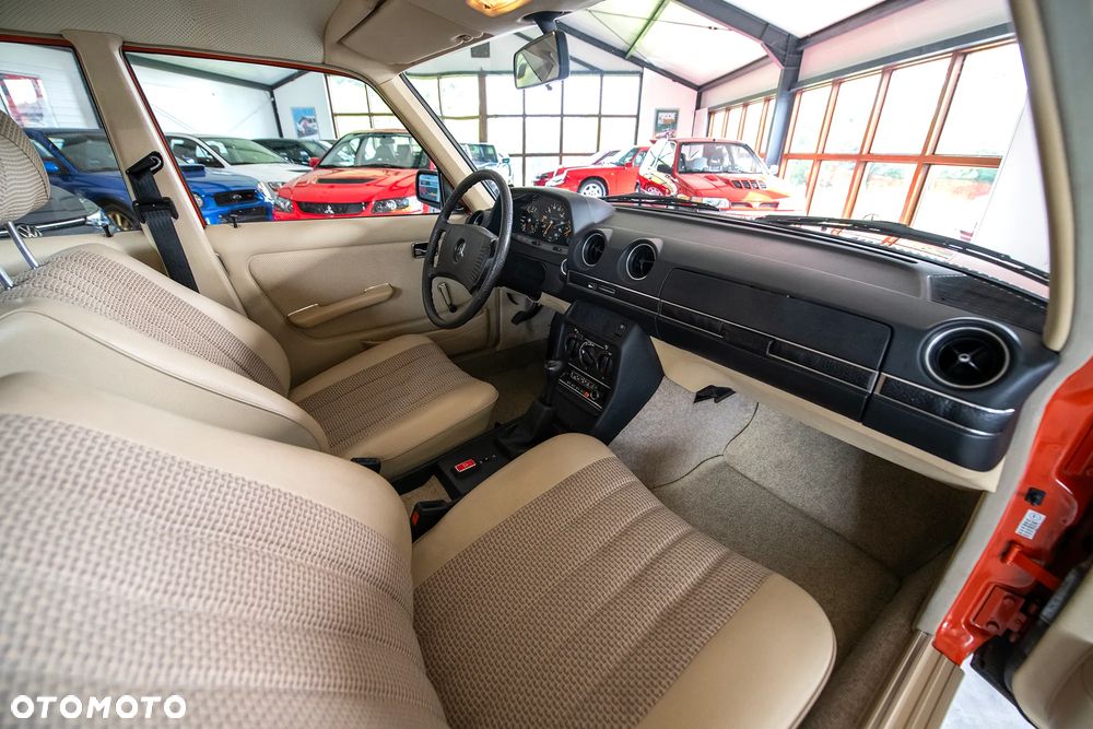 Mercedes-Benz W123 - 30