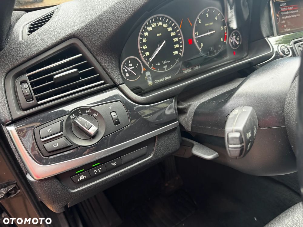 BMW Seria 5 520d xDrive - 17