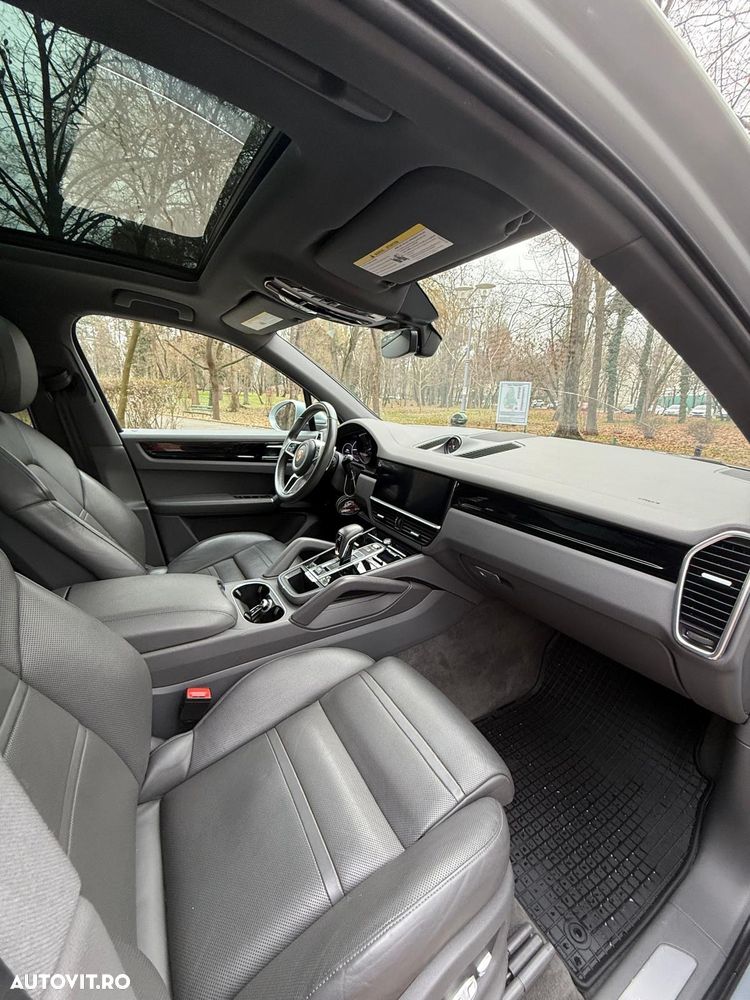 Porsche Cayenne - 6