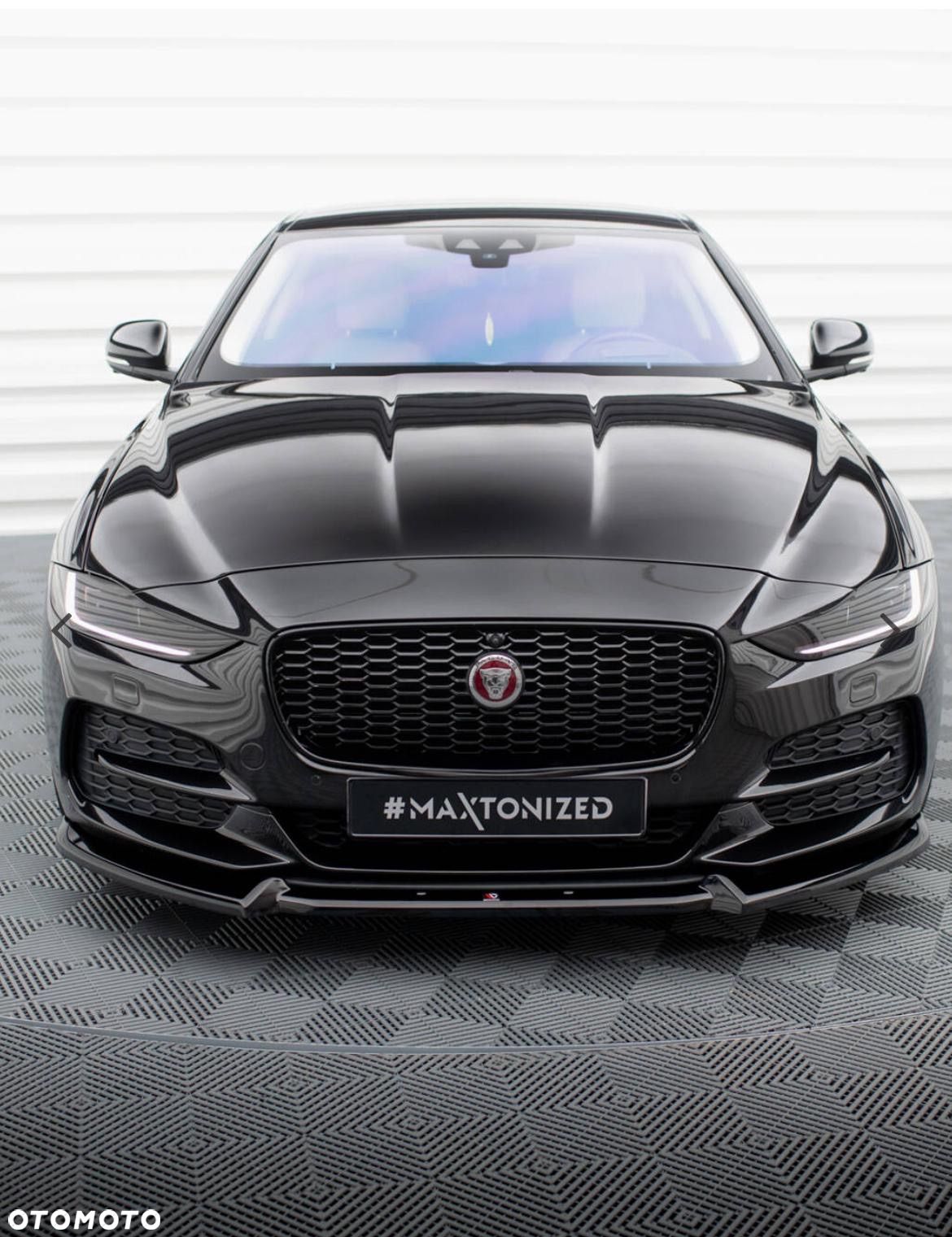 Jaguar XE 2.0 D180 HSE - 1