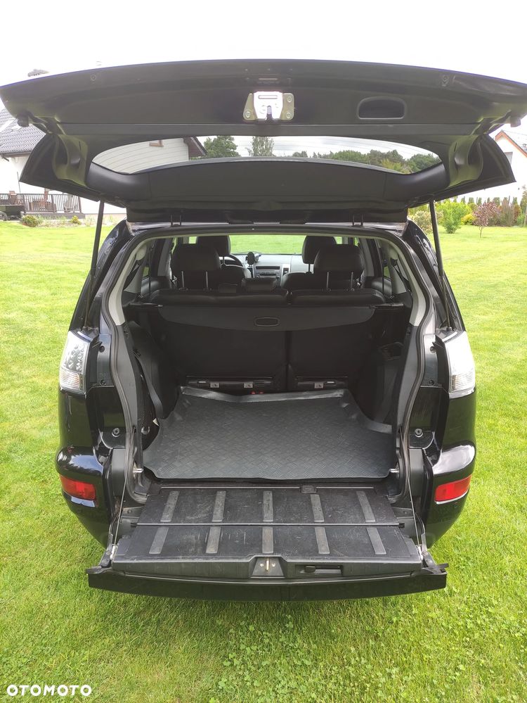 Mitsubishi Outlander - 16
