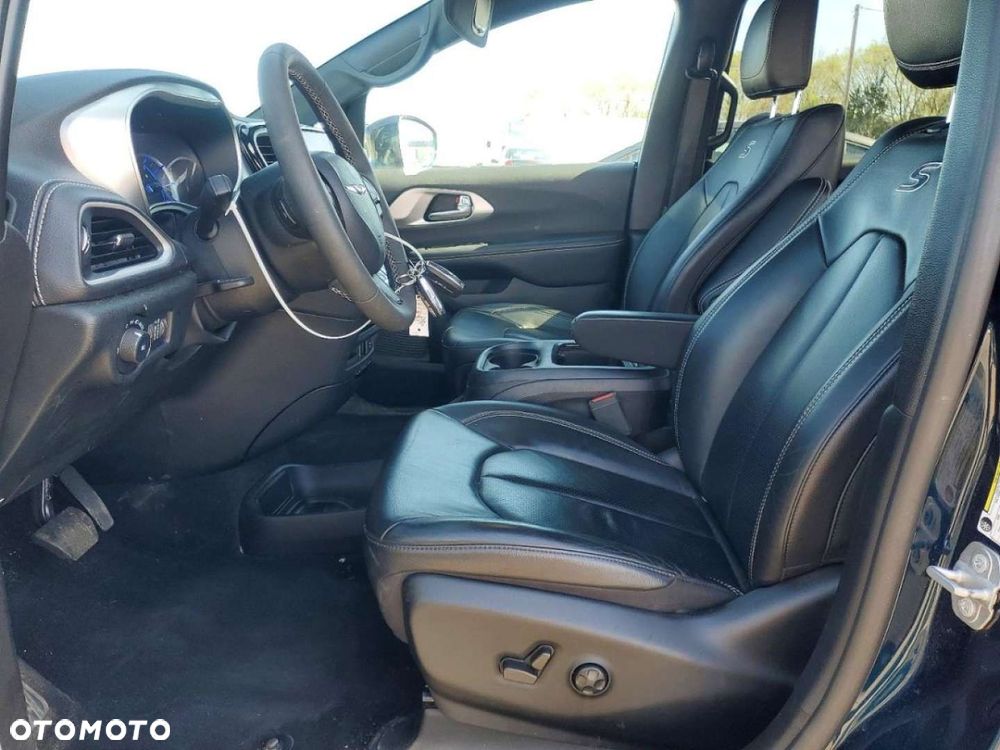 Chrysler Pacifica - 8