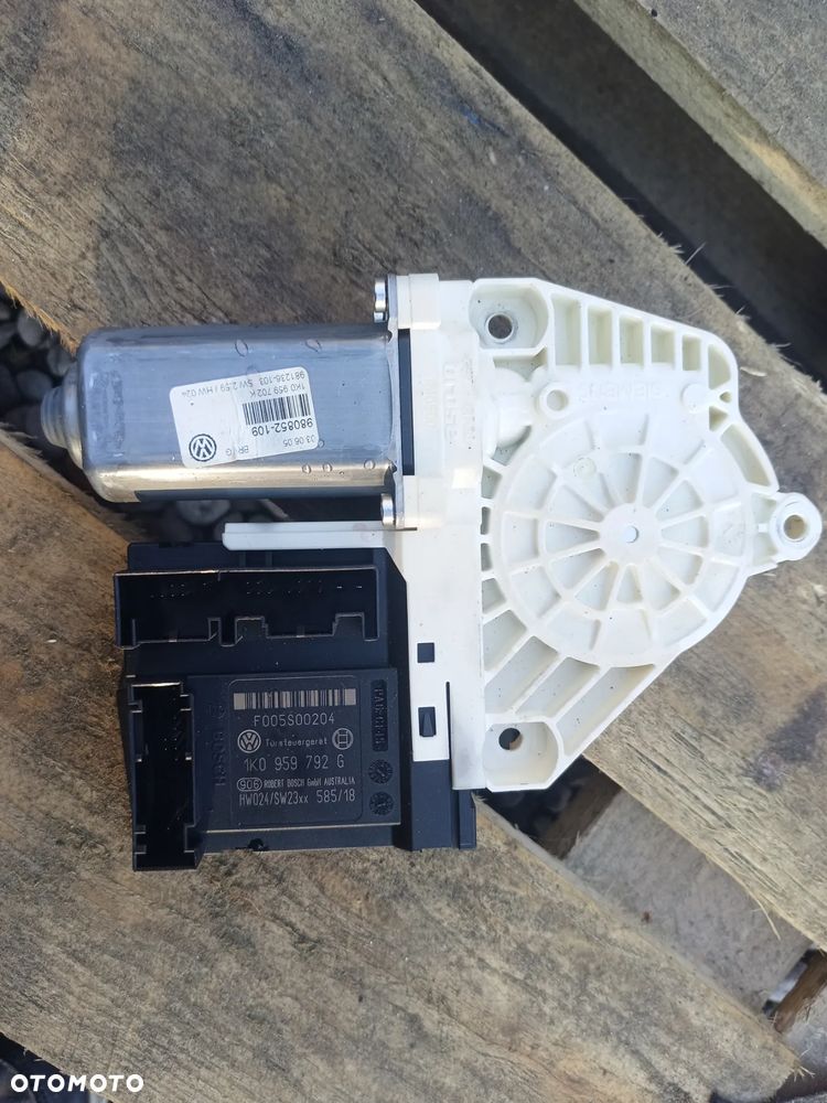 VW PASSAT B6 SILNICZEK SZYBY PRAWY PRZÓD 1K0959792G - 1