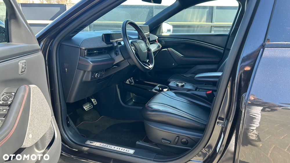 Ford Mustang Mach-E AWD PREMIUM - 23