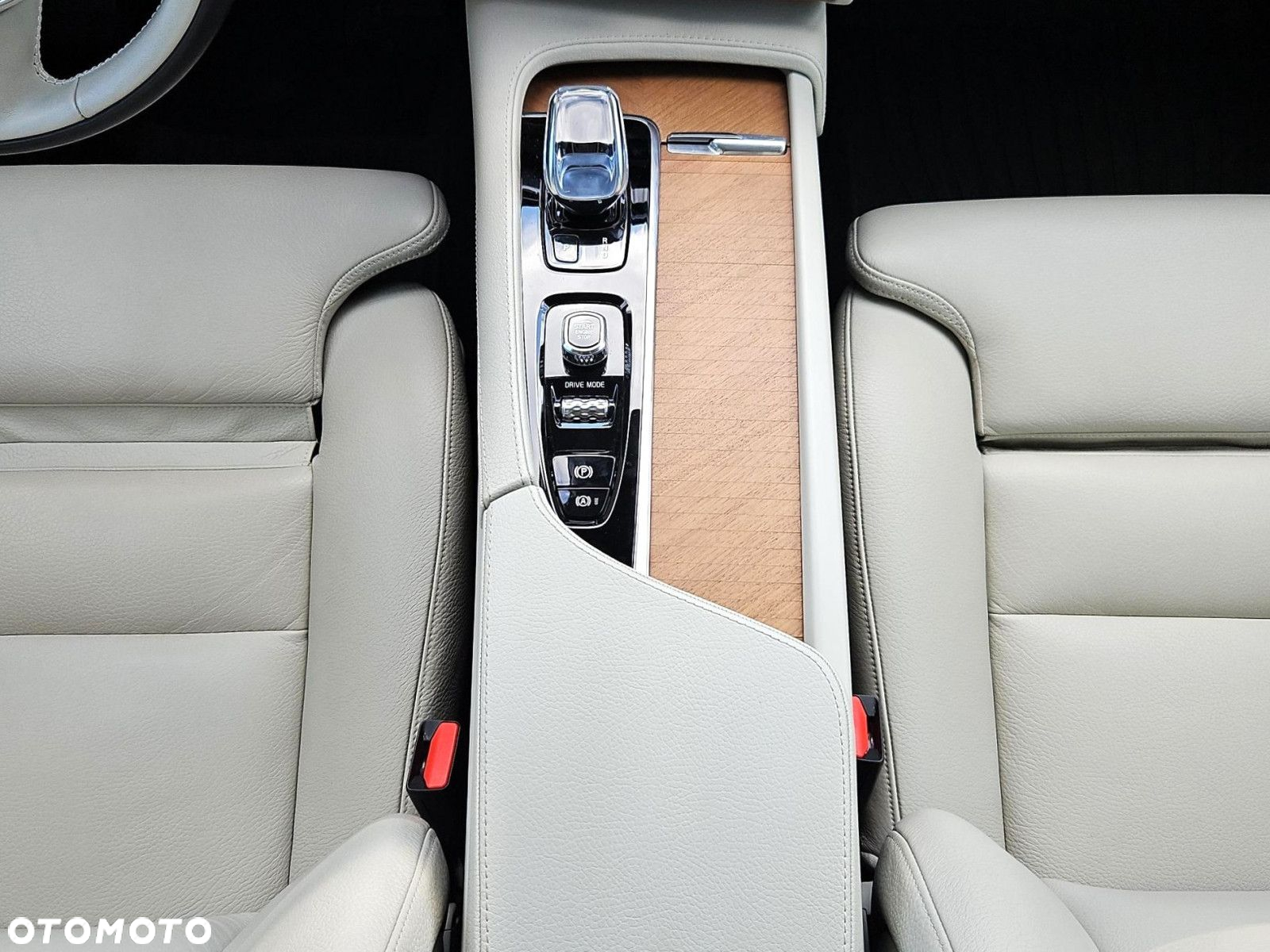 Volvo XC 90 D5 SCR AWD Inscription 7os - 27