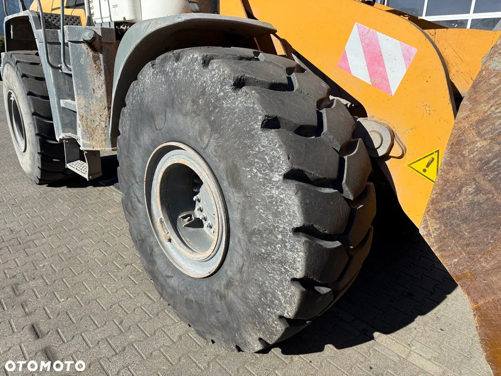 Liebherr L566 - 23