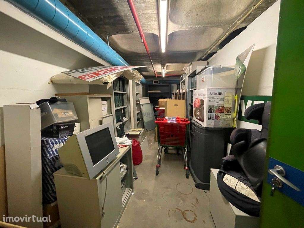 LCA1976 - Arrecadação no Centro Comercial das Amoreiras, Lisboa - Grande imagem: 2/7