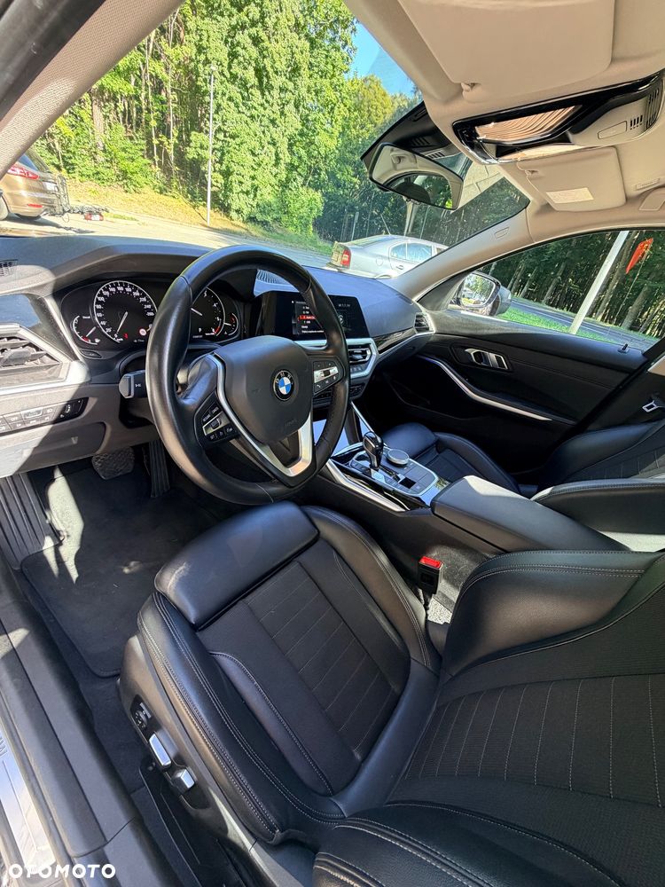 BMW Seria 3 320d Sport Line - 9