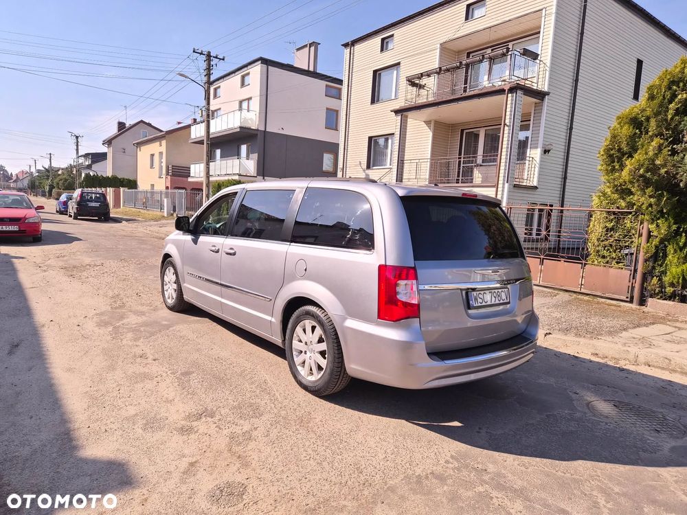 Chrysler Town & Country 3.6 Limited - 10
