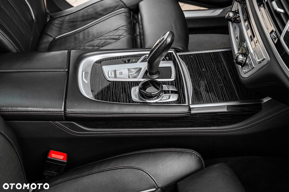 BMW Seria 7 740d xDrive mHEV sport - 23