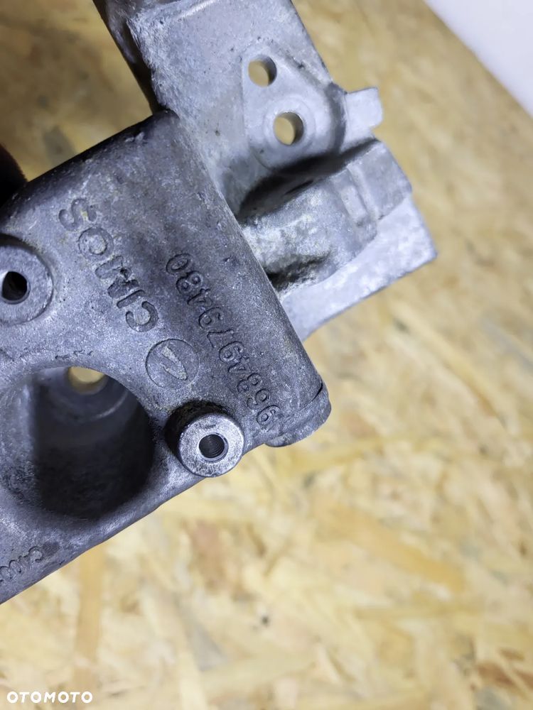 Łapa mocowanie alternatora Peugeot Citroen - 2