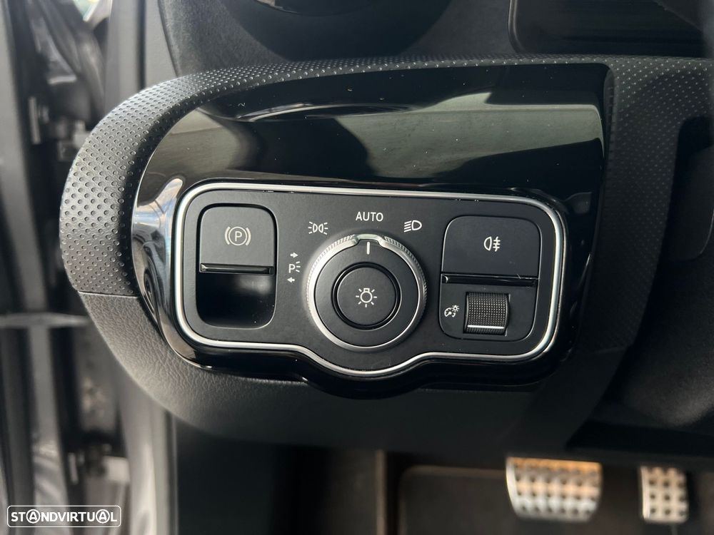 Mercedes-Benz A 250 Limousine e AMG Line - 13