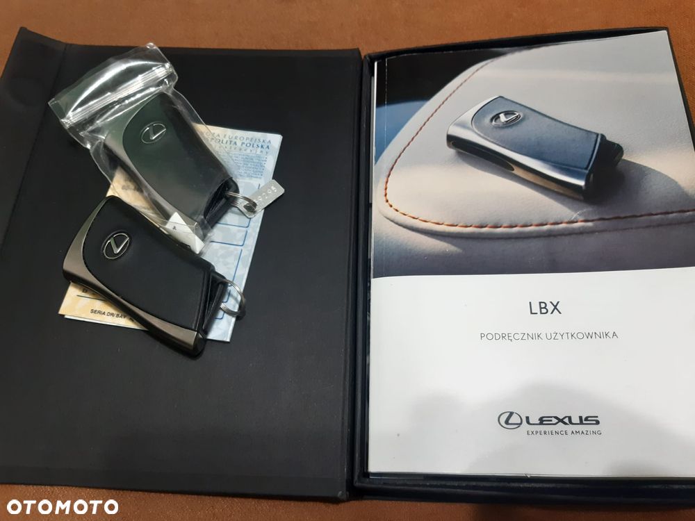 Lexus LBX 1.5 Hybrid - 16