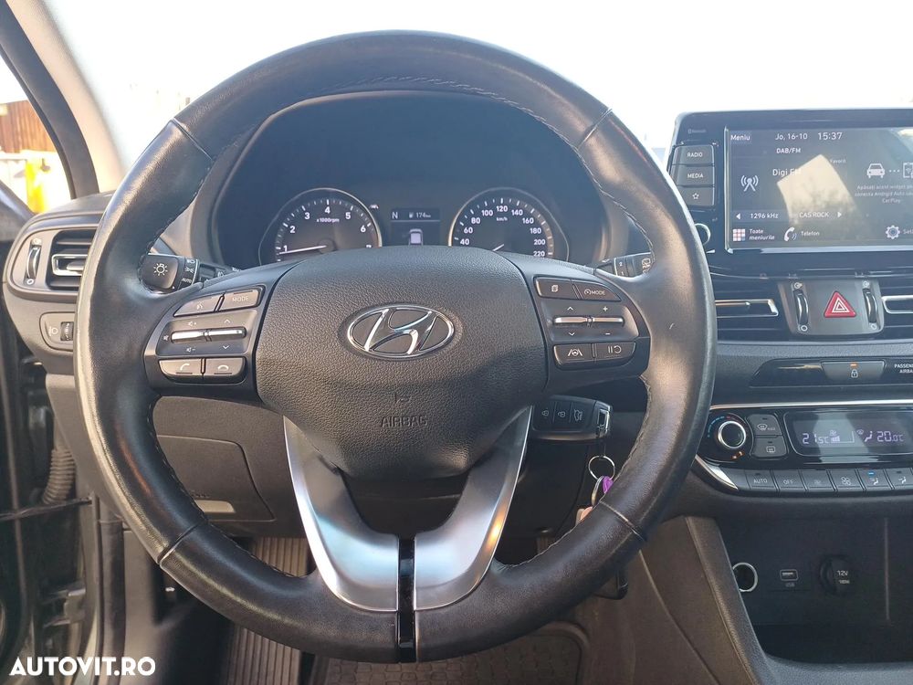 Hyundai i30 1.5 T-GDI 160CP MHEV 5DR M/T Highway - 12