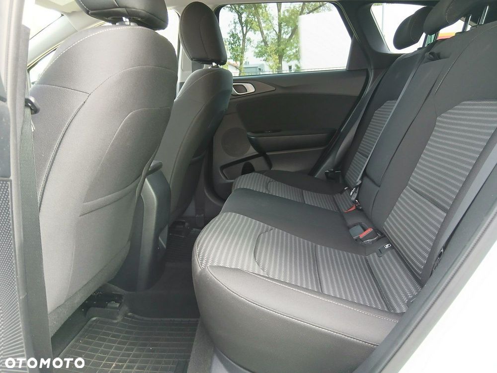 Kia Ceed 1.5 T-GDI M - 11