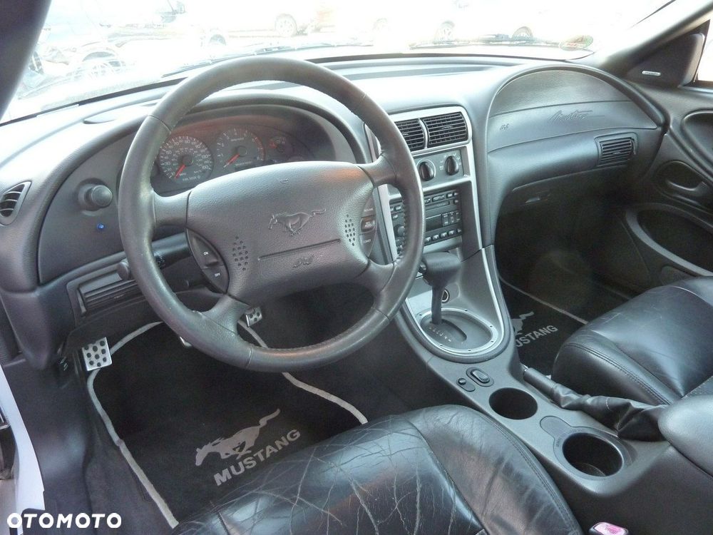 Ford Mustang - 11