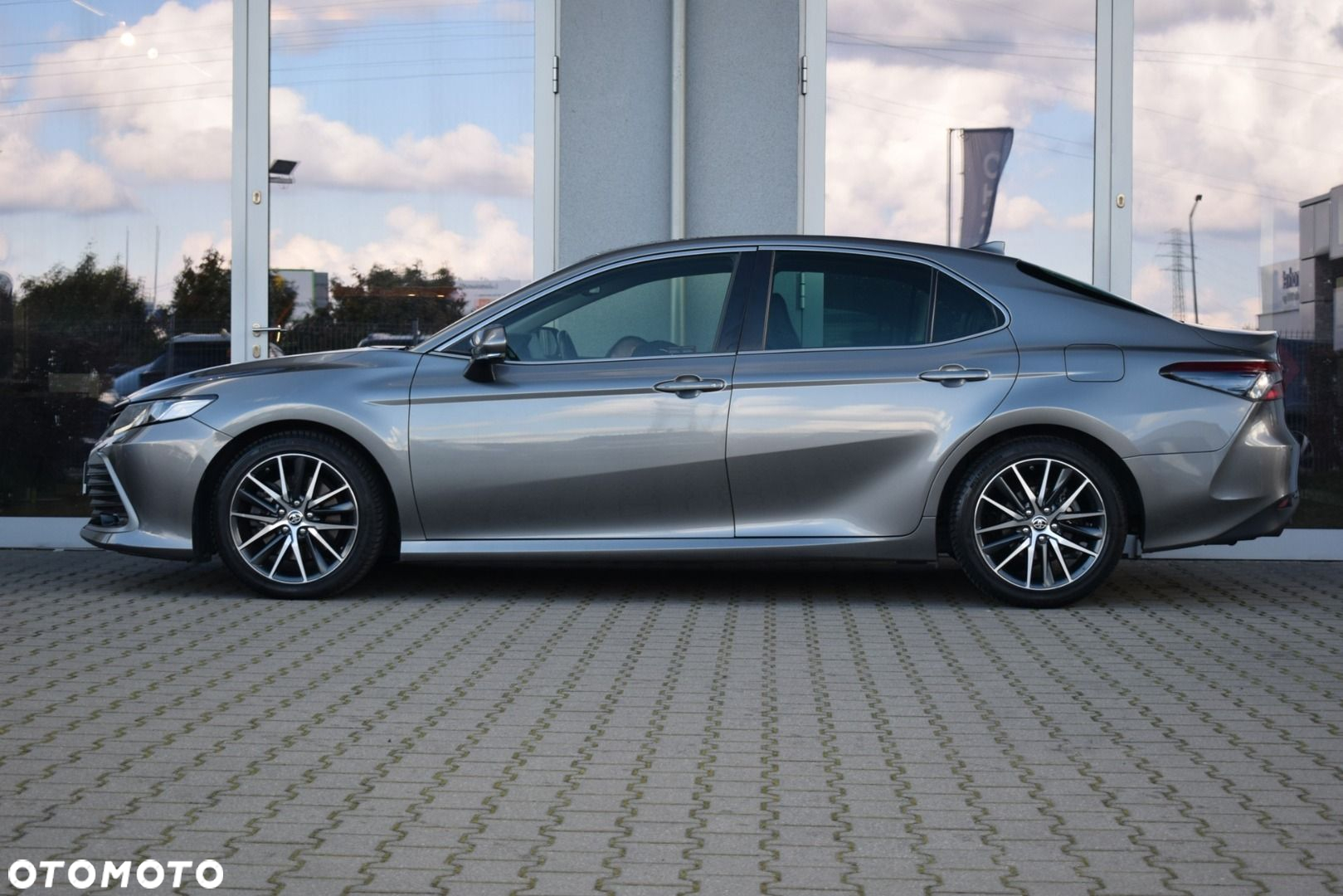 Toyota Camry - 5