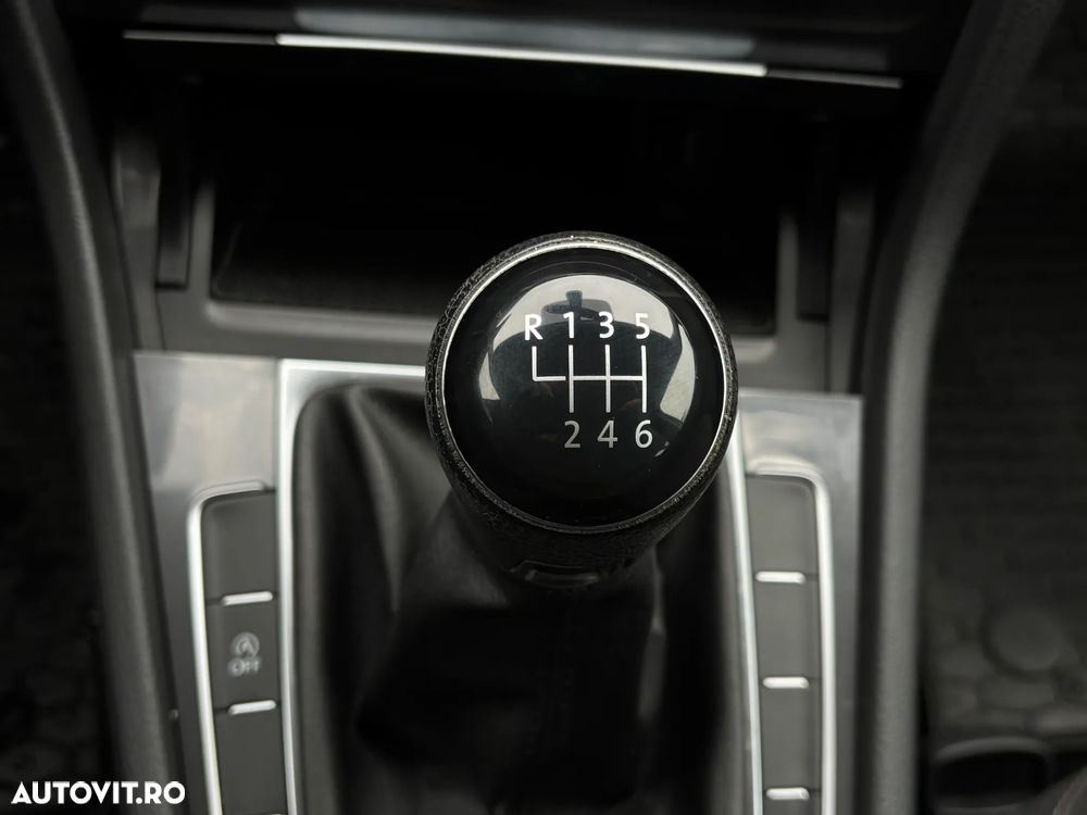 Volkswagen Golf 1.0 TSI Comfortline - 29