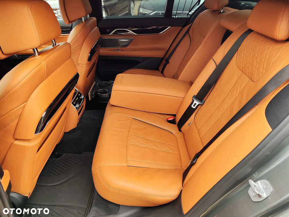 BMW Seria 7 740d xDrive sport - 21