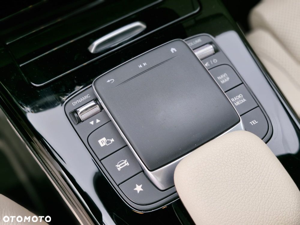 Mercedes-Benz CLA 200 Progressive 7G-DCT - 28