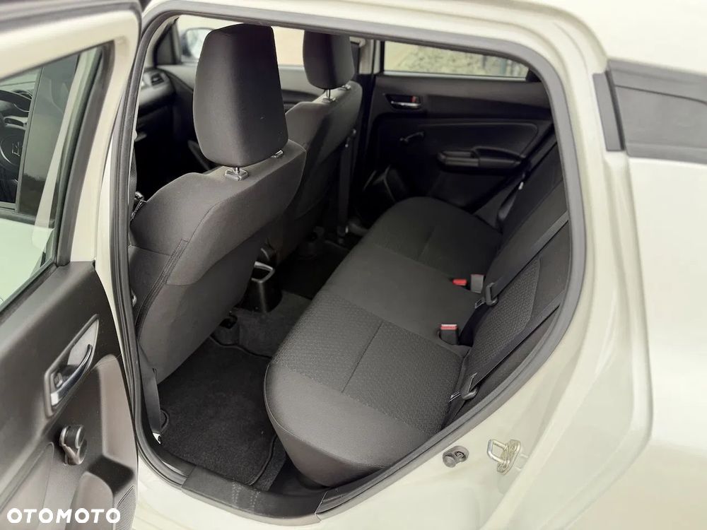 Suzuki Swift 1.2 Dualjet Hybrid Club - 10