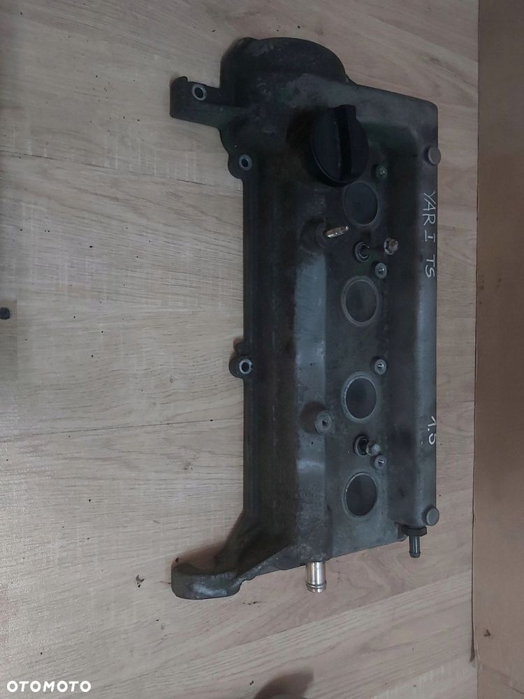 Toyota Yaris I 1,5 TS Verso pokrywa zawrów 1NZ - 1