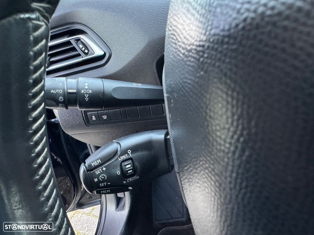 Peugeot 308 SW 1.6 e-HDi Allure J17 - 17