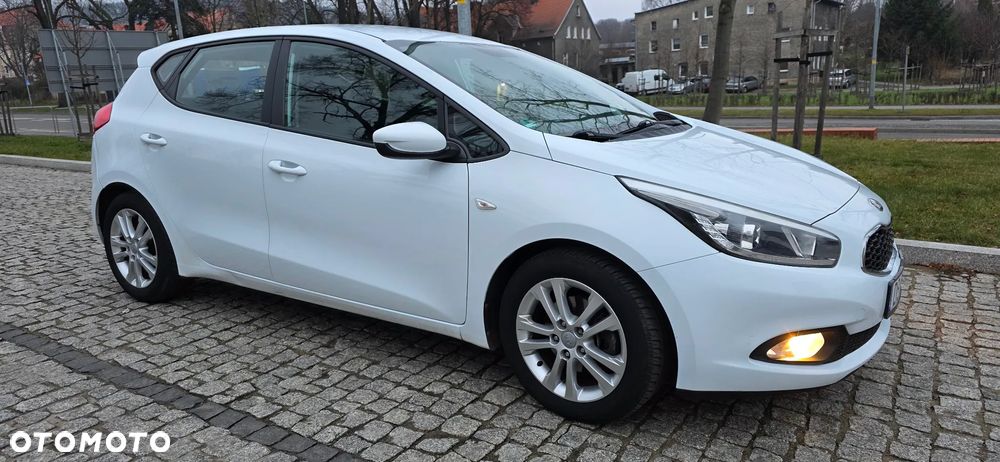 Kia Ceed - 10