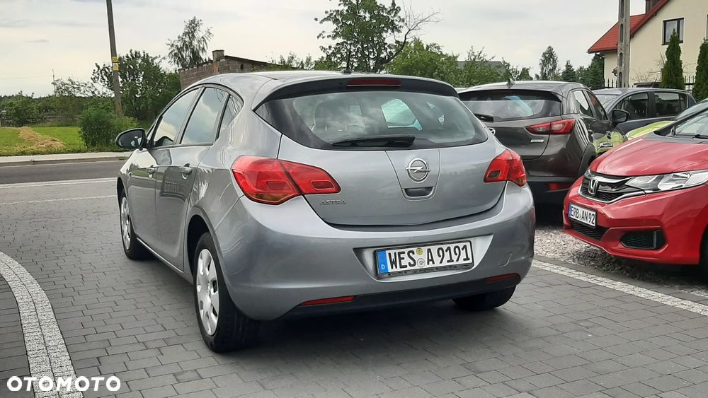 Opel Astra 1.6 Design Edition - 4