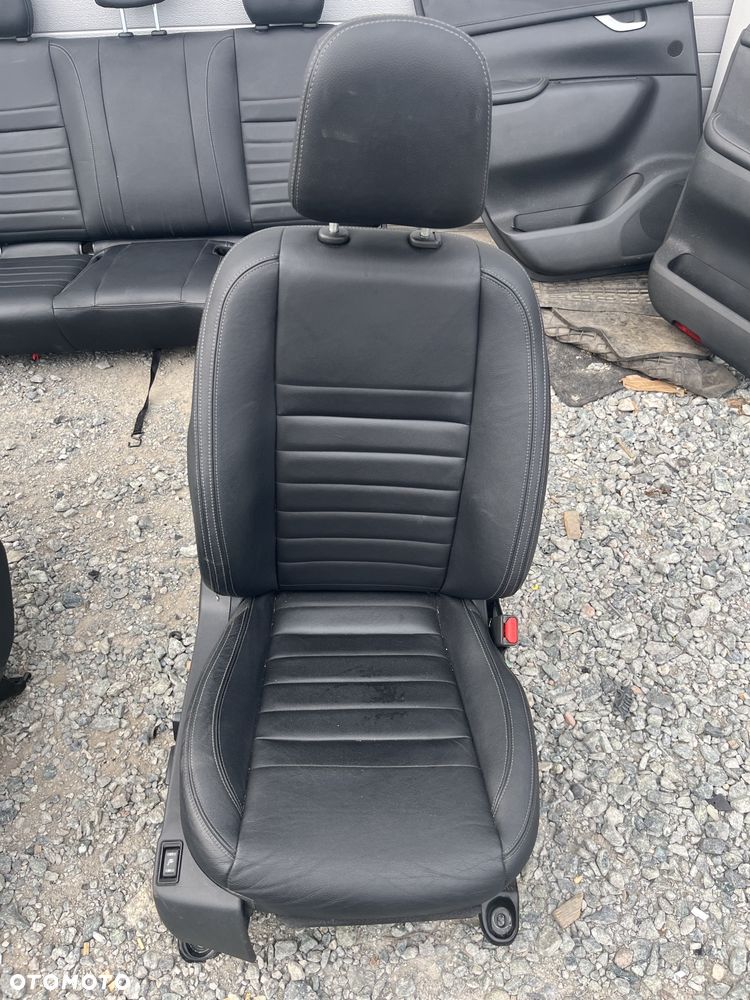 Fotele komplet Mercedes W470 X-KLASA - 2