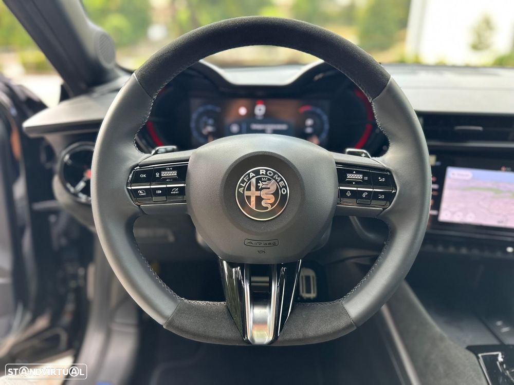 Alfa Romeo Junior 1.2 Q4 eDCT6 - 8