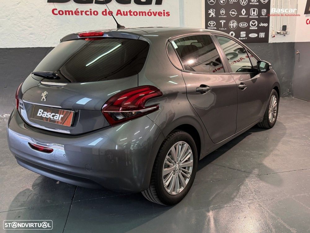 Peugeot 208 1.2 PureTech Signature - 5