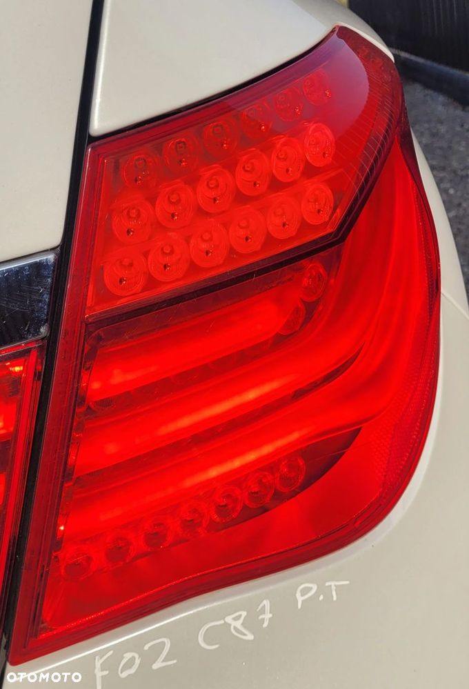 LAMPA W BŁOTNIK PRAWY TYŁ TYLNA BMW F01 F02 F04 C87 - 2