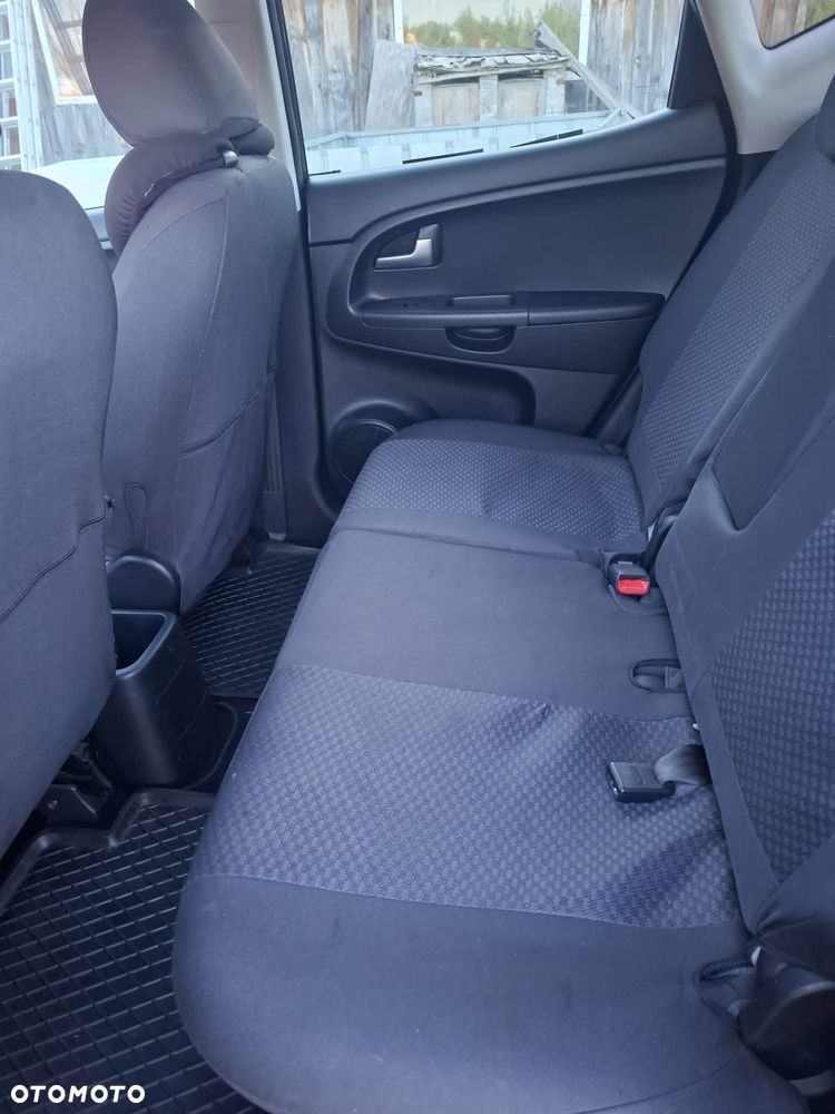 Kia Venga - 4