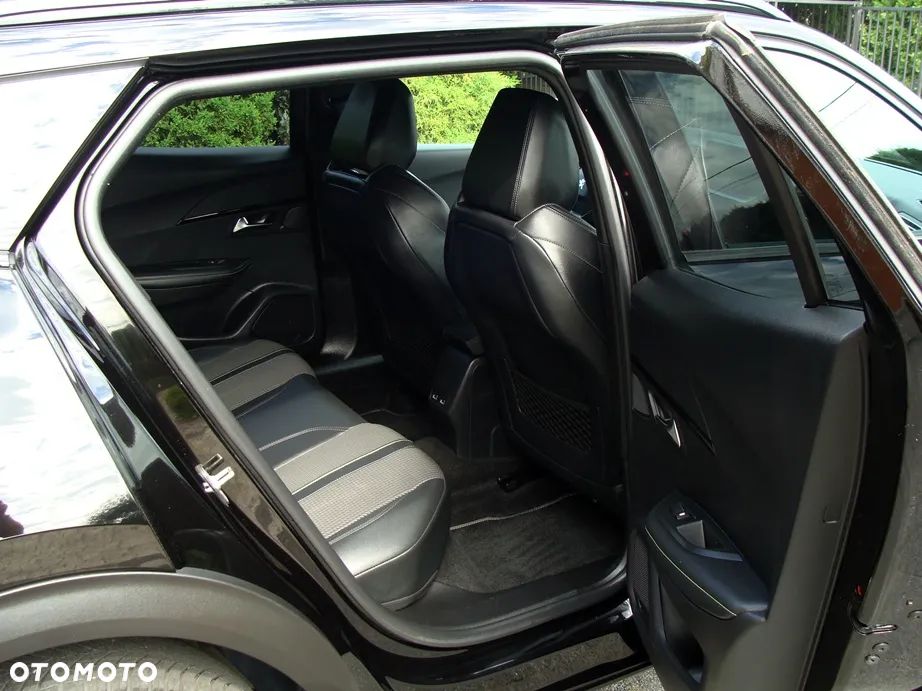 Peugeot 2008 PureTech 130 EAT8 GT - 14