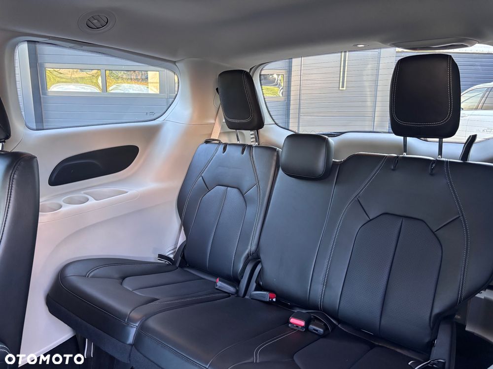 Chrysler Pacifica - 18